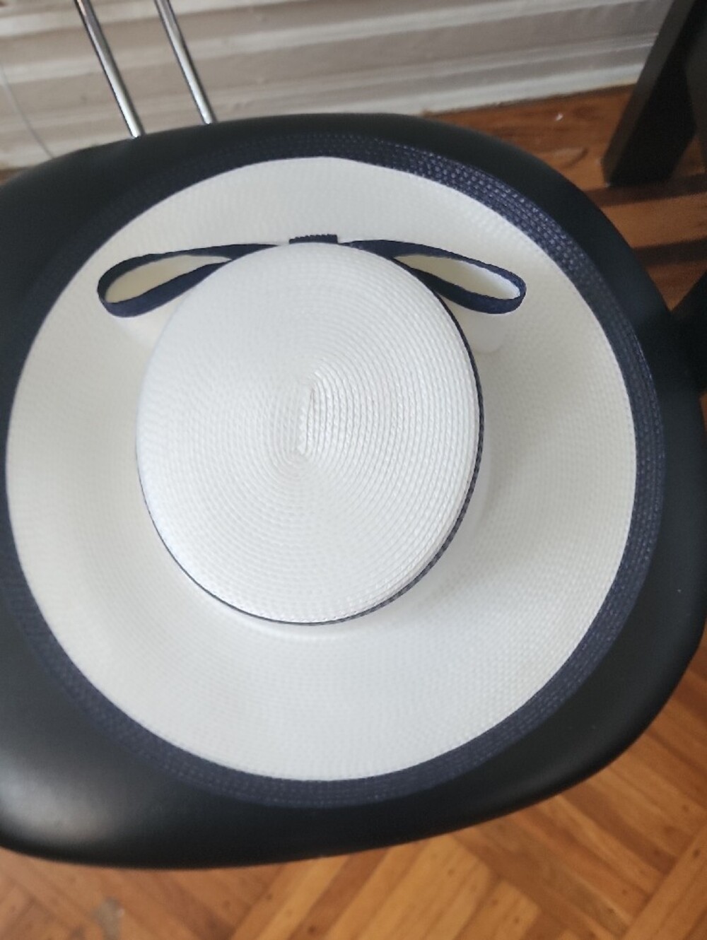 Classic White Straw Sun Hat with Black Trim and Bow. New Without Tag - Picture 8 of 14
